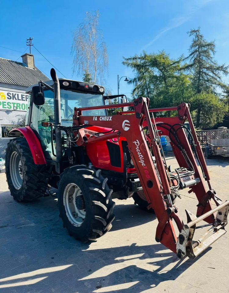 Massey Ferguson 5445 Dyna 4 - Traktor: 5 kép. Massey Ferguson 5445 Dyna 4 - Traktor: 5 kép.