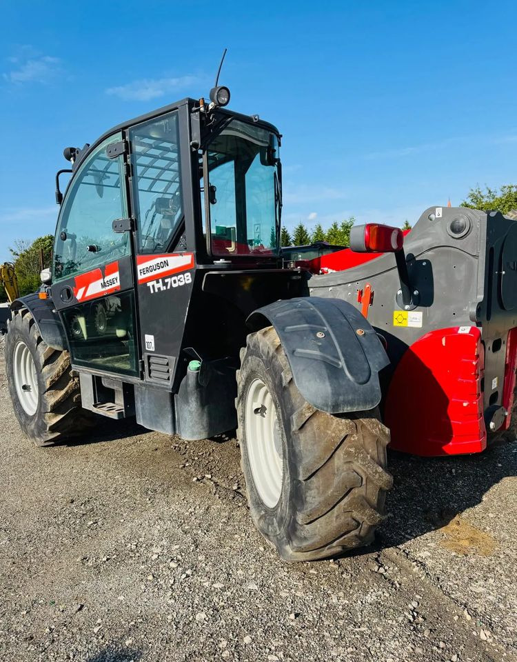 Massey Ferguson TH 70.38 - Teleszkópos rakodó: 4 kép. Massey Ferguson TH 70.38 - Teleszkópos rakodó: 4 kép.