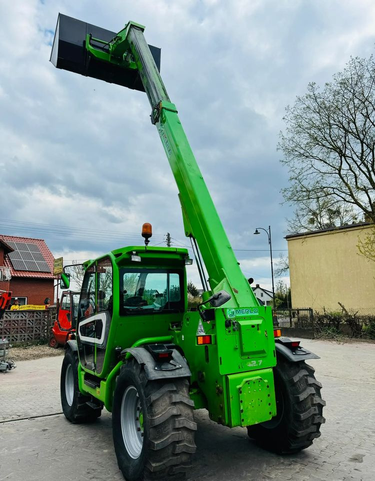 Merlo TF 42.7-156 - Teleszkópos rakodó: 5 kép. Merlo TF 42.7-156 - Teleszkópos rakodó: 5 kép.
