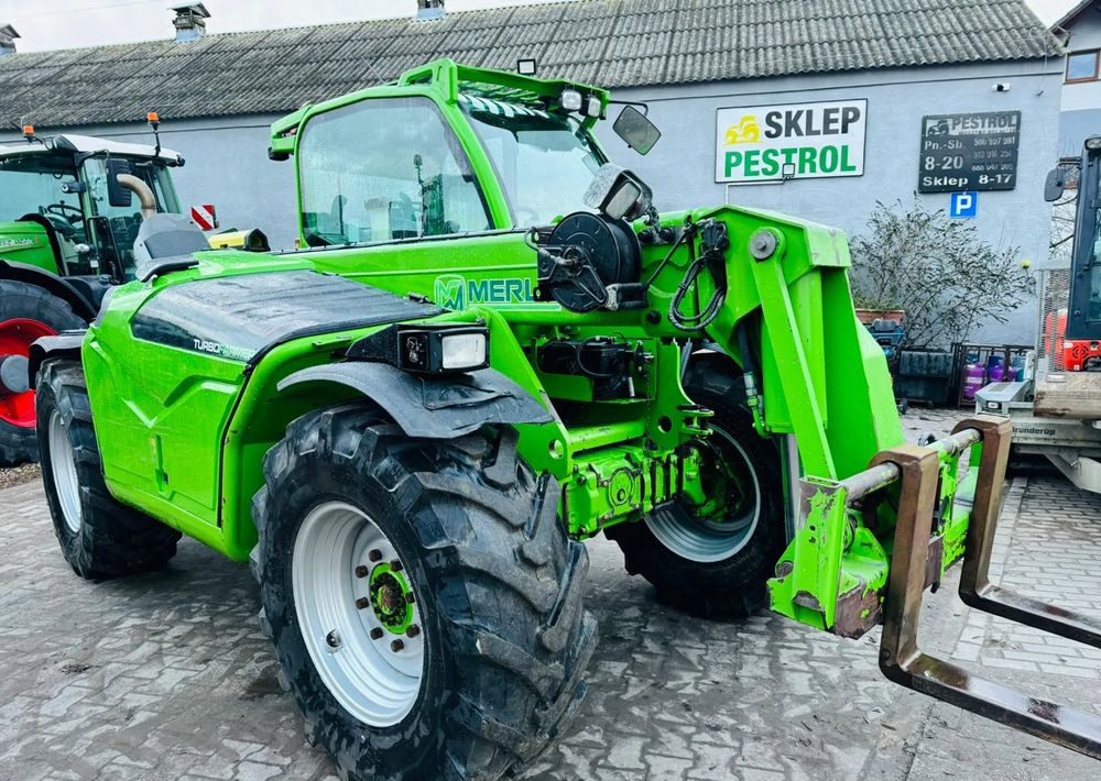 Merlo TF 42.7 CS - Teleszkópos rakodó: 3 kép. Merlo TF 42.7 CS - Teleszkópos rakodó: 3 kép.