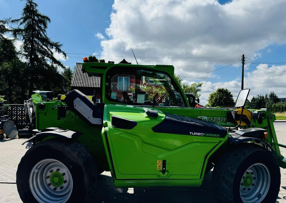 Merlo TF42.7 CS - Teleszkópos rakodó: 3 kép. Merlo TF42.7 CS - Teleszkópos rakodó: 3 kép.