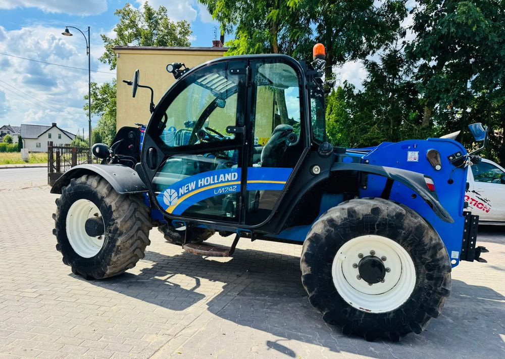 New Holland L7.42 - Teleszkópos rakodó: 1 kép. New Holland L7.42 - Teleszkópos rakodó: 1 kép.