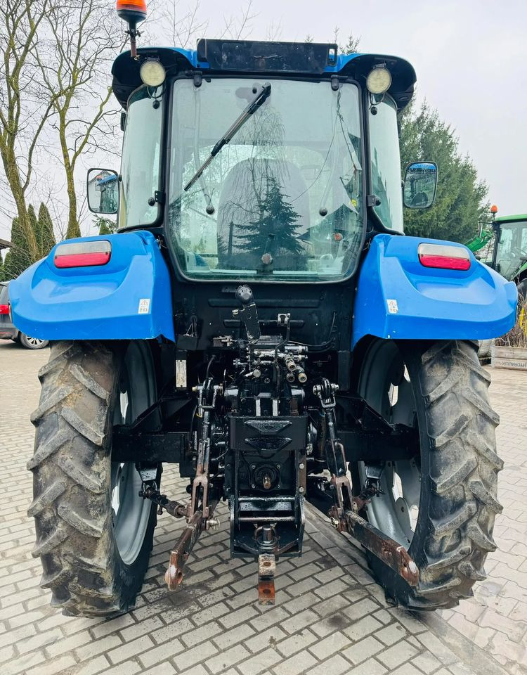 New Holland T5.115 - Traktor: 4 kép. New Holland T5.115 - Traktor: 4 kép.