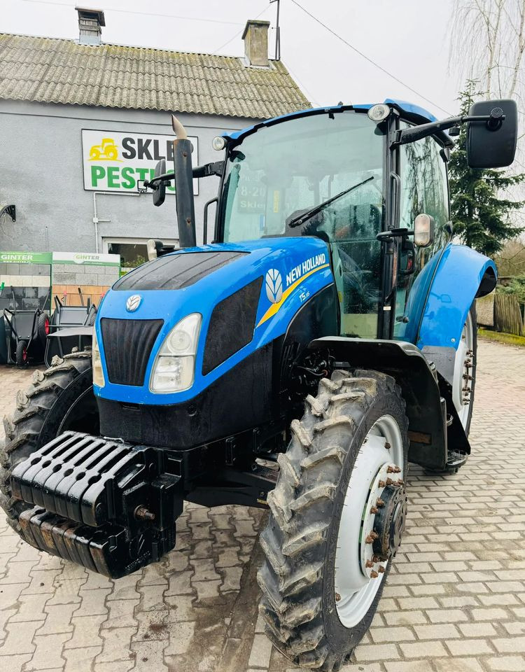 New Holland T5.115 - Traktor: 5 kép. New Holland T5.115 - Traktor: 5 kép.