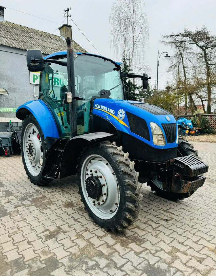 New Holland T5.115 - Traktor: 3 kép. New Holland T5.115 - Traktor: 3 kép.