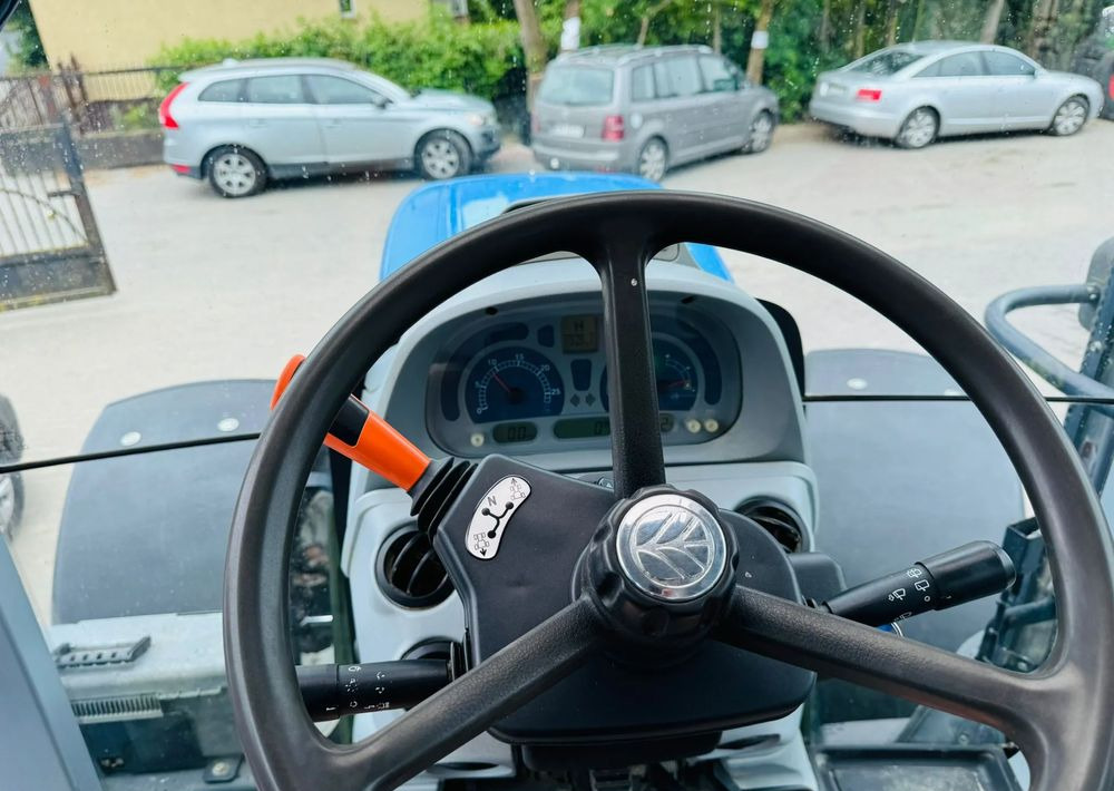 New Holland T7.210 - Traktor: 2 kép. New Holland T7.210 - Traktor: 2 kép.