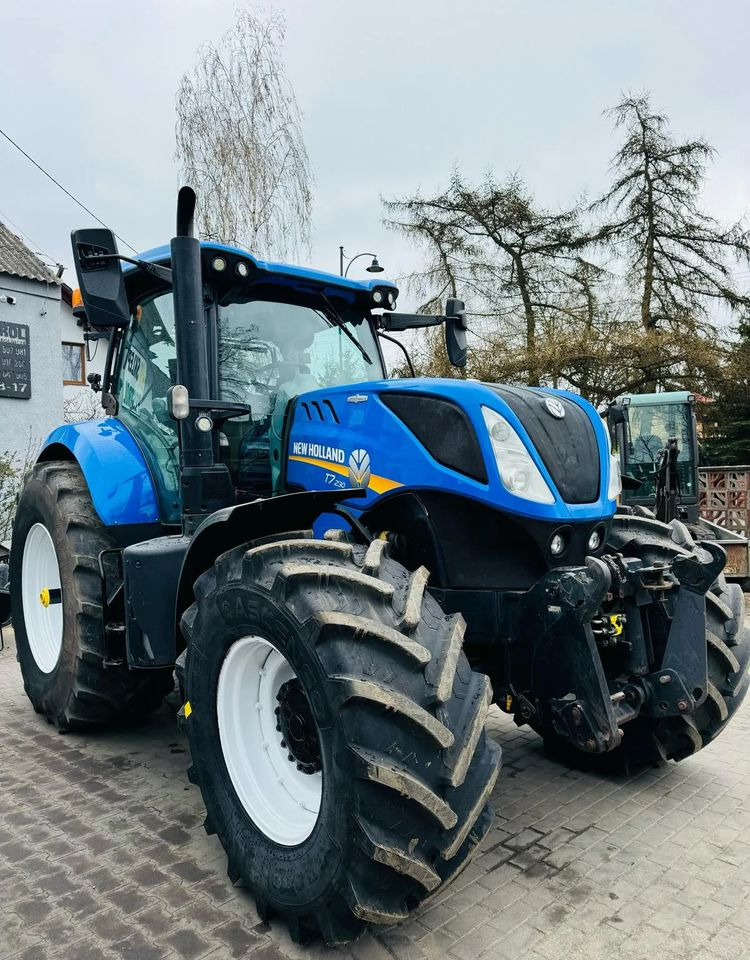 New Holland T7.230 AUTOCOMMAND - Traktor: 2 kép. New Holland T7.230 AUTOCOMMAND - Traktor: 2 kép.