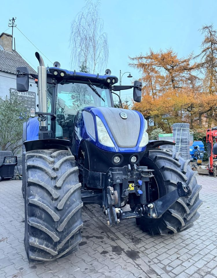 New Holland T7.230 Blue Power Autocommand - Traktor: 4 kép. New Holland T7.230 Blue Power Autocommand - Traktor: 4 kép.