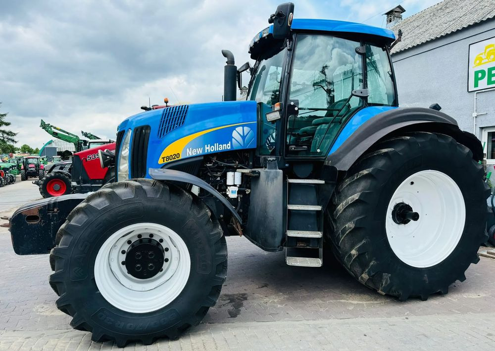 New Holland T8020 - Traktor: 5 kép. New Holland T8020 - Traktor: 5 kép.