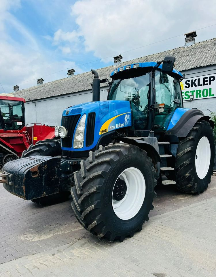 New Holland T8020 - Traktor: 1 kép. New Holland T8020 - Traktor: 1 kép.