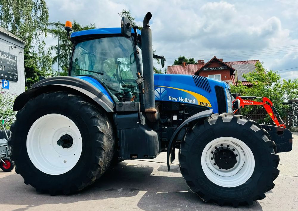 New Holland T8020 - Traktor: 2 kép. New Holland T8020 - Traktor: 2 kép.