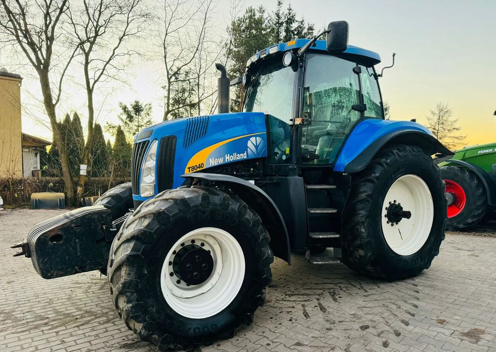 New Holland T8040 - Traktor: 5 kép. New Holland T8040 - Traktor: 5 kép.