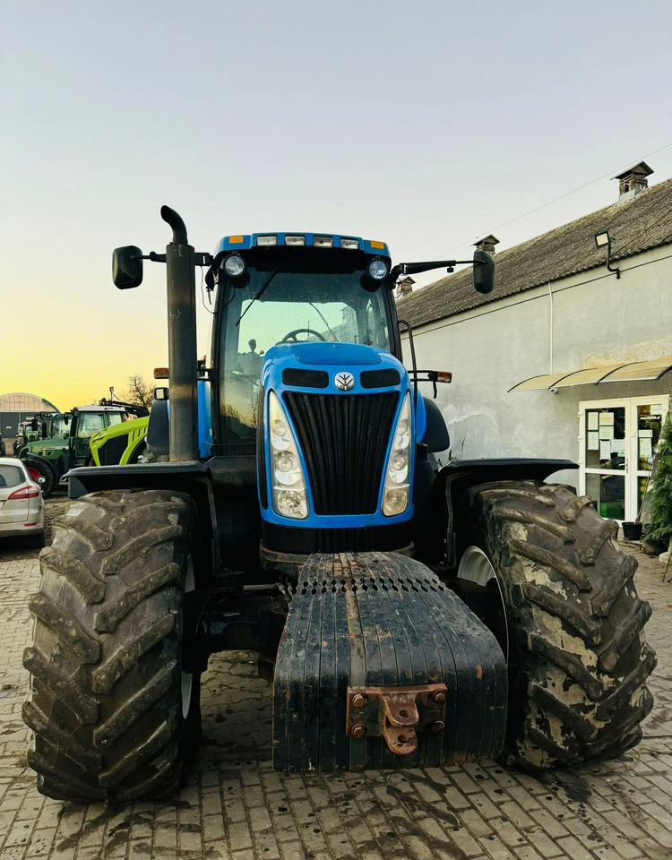New Holland T8040 - Traktor: 4 kép. New Holland T8040 - Traktor: 4 kép.