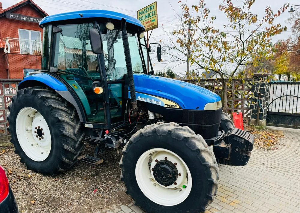 New Holland TD5050 - Traktor: 3 kép. New Holland TD5050 - Traktor: 3 kép.