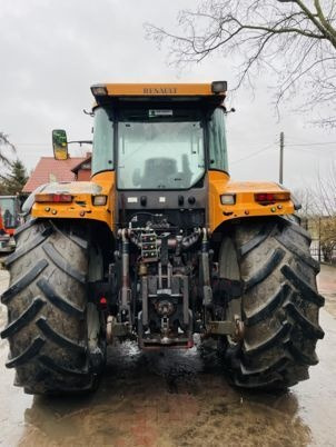 Renault ARES 826 RZ - Traktor: 4 kép. Renault ARES 826 RZ - Traktor: 4 kép.