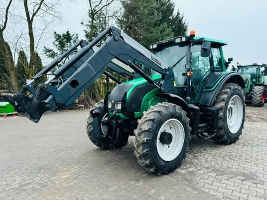 Valtra N101 - Traktor: 1 kép. Valtra N101 - Traktor: 1 kép.