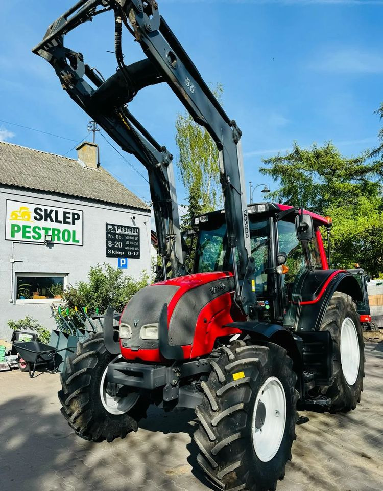 Valtra N101 - Traktor: 1 kép. Valtra N101 - Traktor: 1 kép.