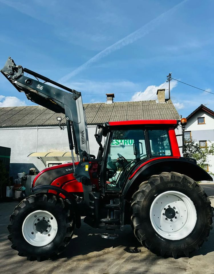 Valtra N101 - Traktor: 3 kép. Valtra N101 - Traktor: 3 kép.