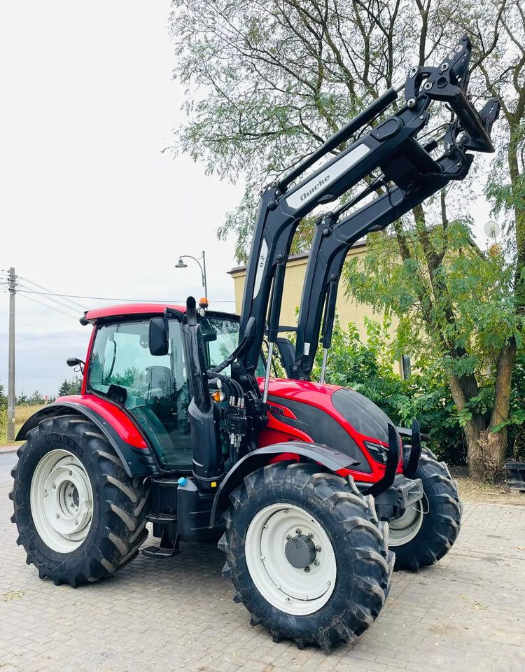 Valtra N104 - Traktor: 2 kép. Valtra N104 - Traktor: 2 kép.