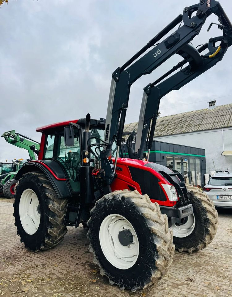 Traktor Valtra N123 HiTech: 9 kép.