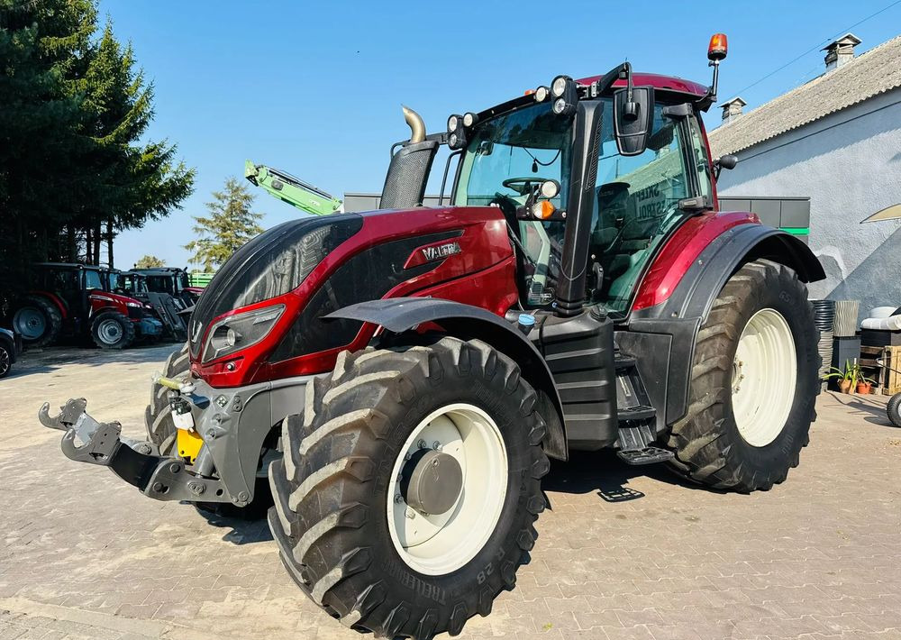 Valtra T174 Versu - Traktor: 1 kép. Valtra T174 Versu - Traktor: 1 kép.