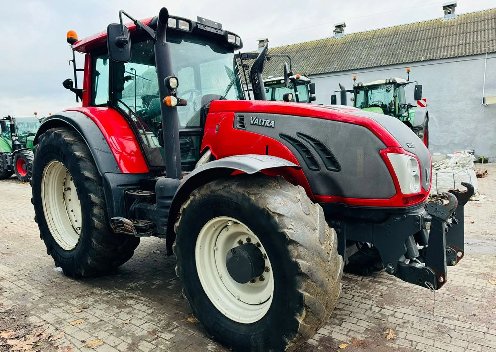 Valtra T213 - Traktor: 1 kép. Valtra T213 - Traktor: 1 kép.
