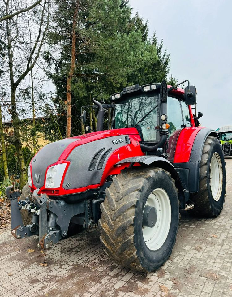 Valtra T213 - Traktor: 2 kép. Valtra T213 - Traktor: 2 kép.