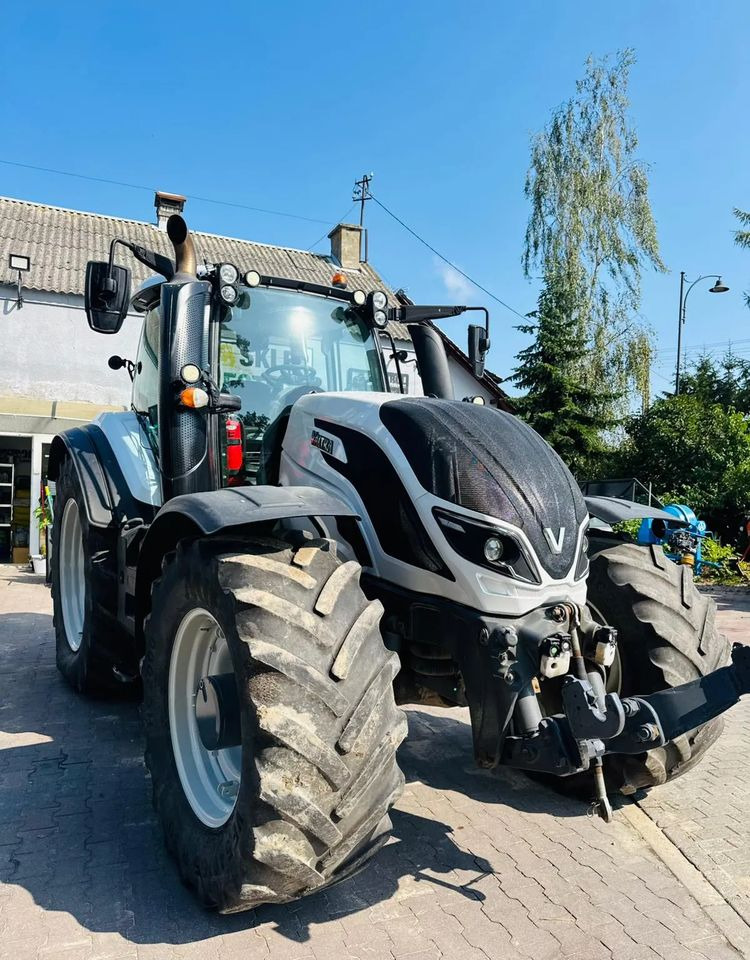 Valtra T254 Versu - Traktor: 3 kép. Valtra T254 Versu - Traktor: 3 kép.