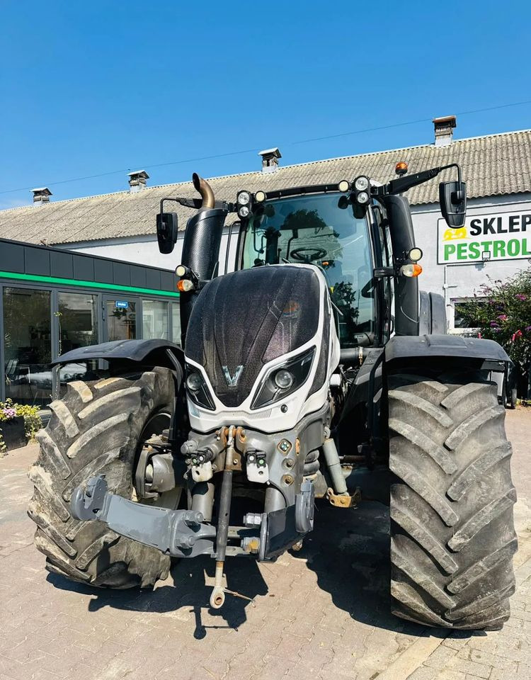 Valtra T254 Versu - Traktor: 4 kép. Valtra T254 Versu - Traktor: 4 kép.