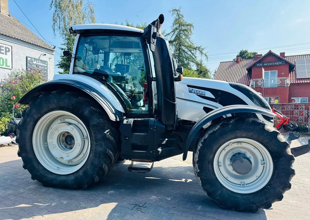 Valtra T254 Versu - Traktor: 5 kép. Valtra T254 Versu - Traktor: 5 kép.