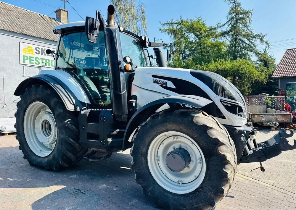 Valtra T254 Versu - Traktor: 2 kép. Valtra T254 Versu - Traktor: 2 kép.