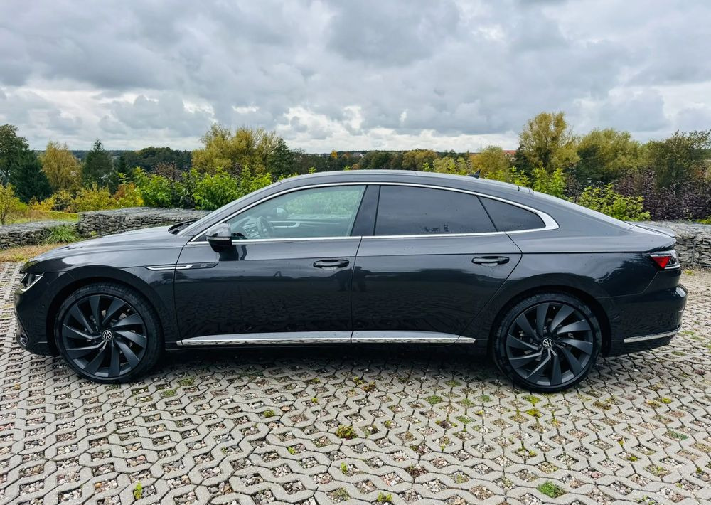 Volkswagen Arteon 2.0 TDI SCR DSG R-Line - Kupé: 3 kép. Volkswagen Arteon 2.0 TDI SCR DSG R-Line - Kupé: 3 kép.