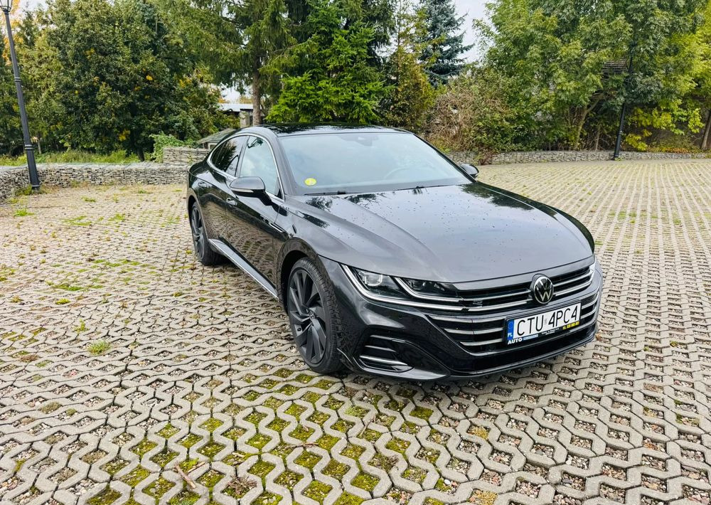 Volkswagen Arteon 2.0 TDI SCR DSG R-Line - Kupé: 2 kép. Volkswagen Arteon 2.0 TDI SCR DSG R-Line - Kupé: 2 kép.