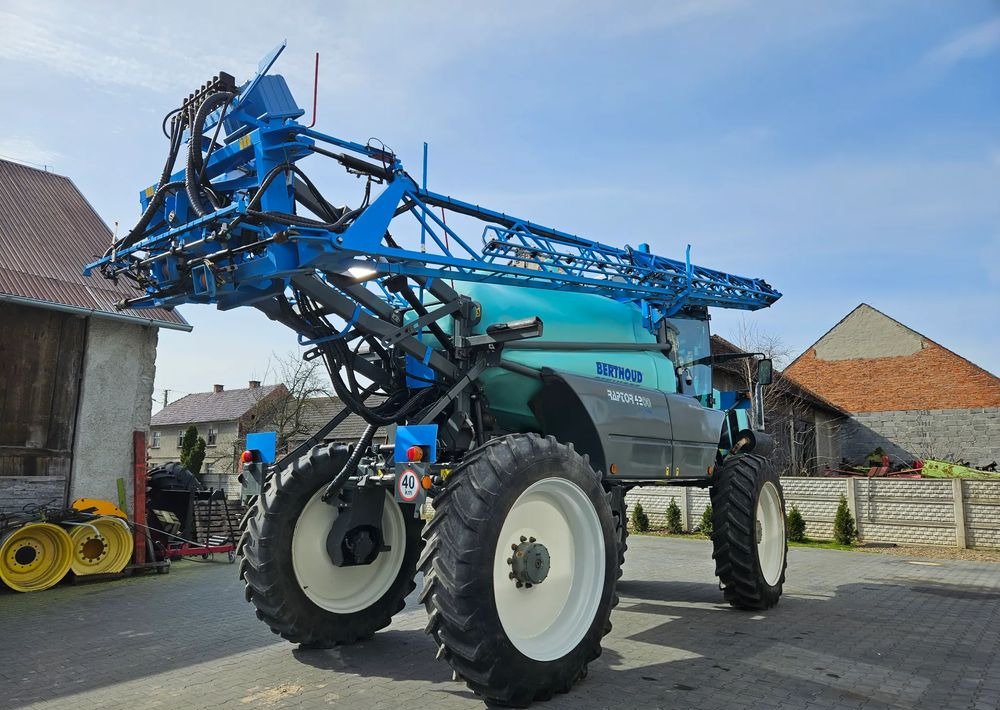 Berthoud Raptor 4200 D.P. TRONIC - Permetezők: 4 kép. Berthoud Raptor 4200 D.P. TRONIC - Permetezők: 4 kép.