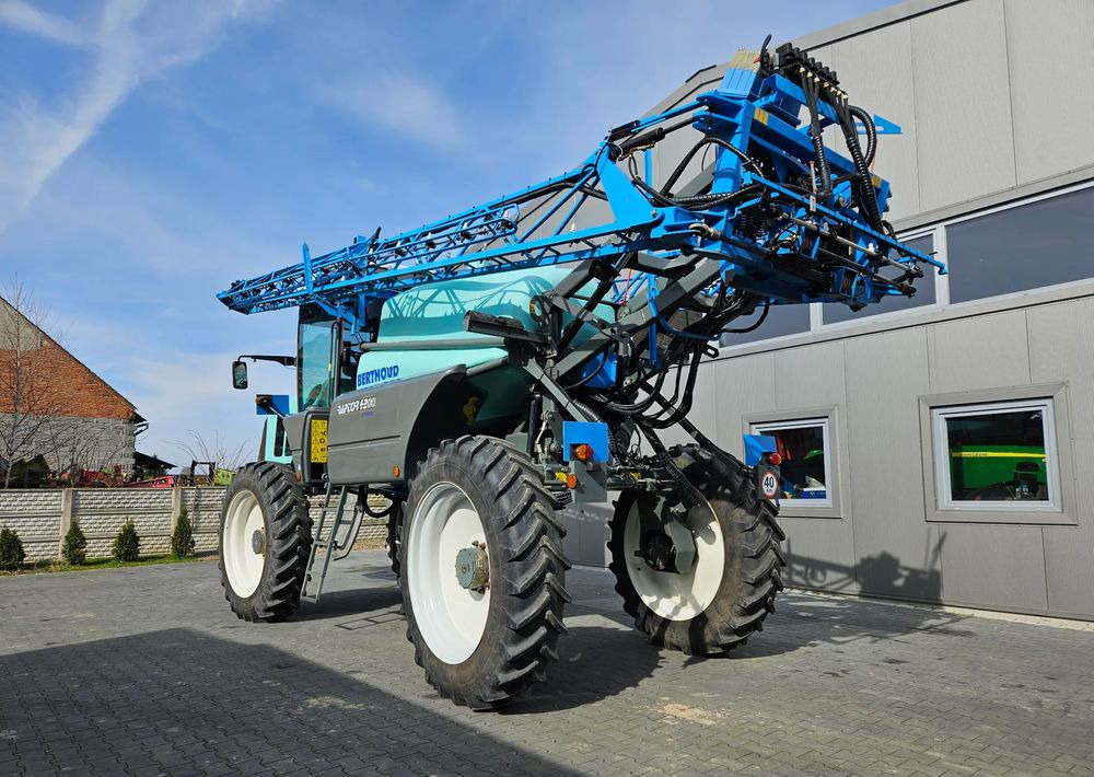 Berthoud Raptor 4200 D.P. TRONIC - Permetezők: 5 kép. Berthoud Raptor 4200 D.P. TRONIC - Permetezők: 5 kép.
