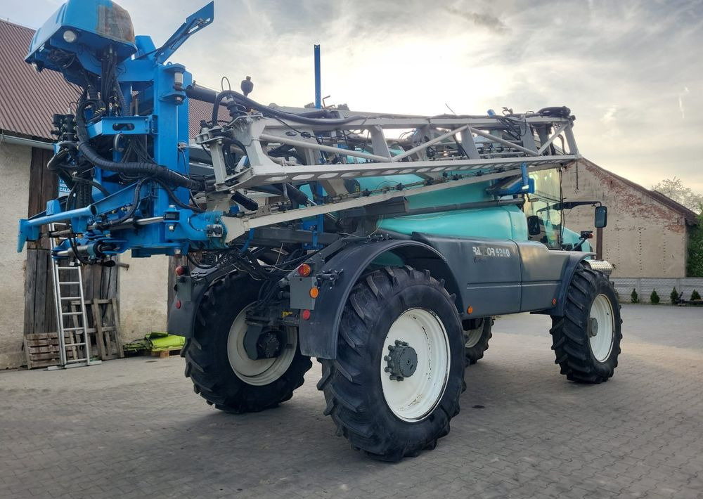 Berthoud Raptor 4240 - Permetezők: 4 kép. Berthoud Raptor 4240 - Permetezők: 4 kép.