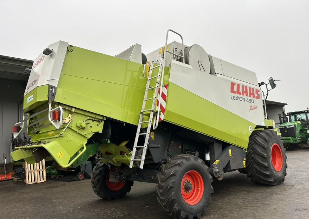 Claas Lexion 430 Montana - Kombájn: 3 kép. Claas Lexion 430 Montana - Kombájn: 3 kép.