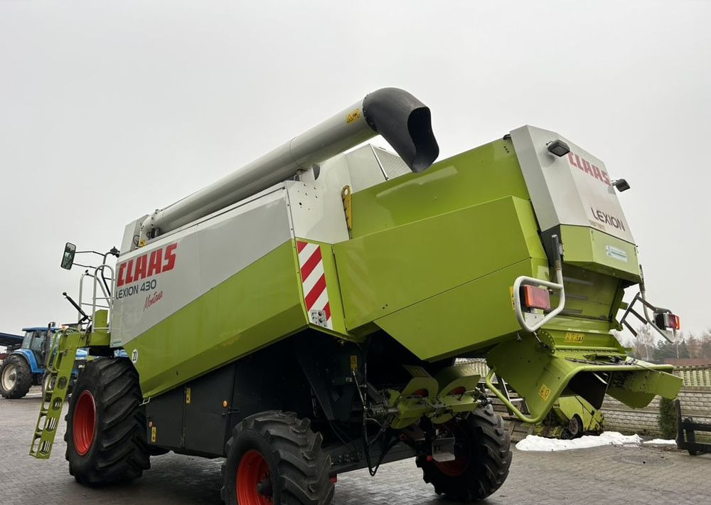 Claas Lexion 430 Montana - Kombájn: 4 kép. Claas Lexion 430 Montana - Kombájn: 4 kép.