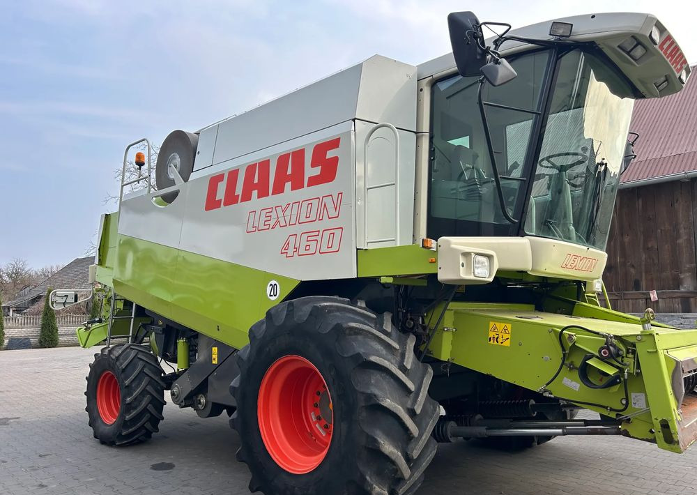 Claas Lexion 460 - Kombájn: 1 kép. Claas Lexion 460 - Kombájn: 1 kép.