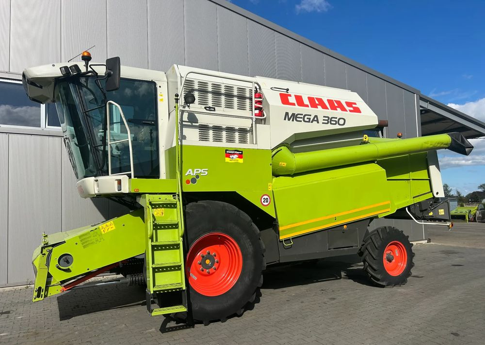 Claas Mega 360 - Kombájn: 1 kép. Claas Mega 360 - Kombájn: 1 kép.