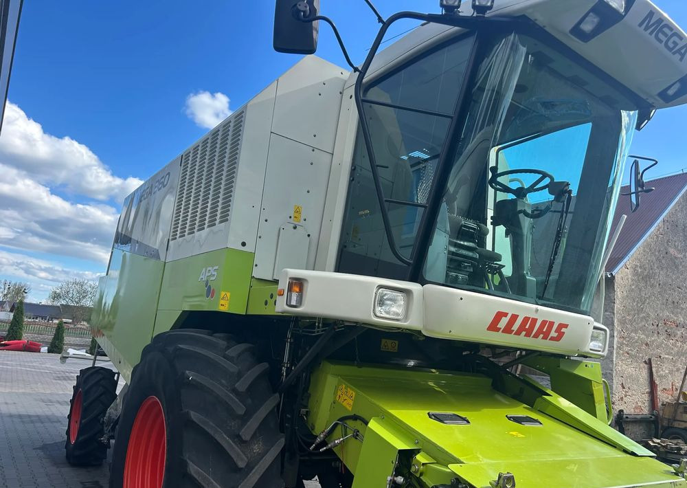 Claas Mega 360 - Kombájn: 5 kép. Claas Mega 360 - Kombájn: 5 kép.
