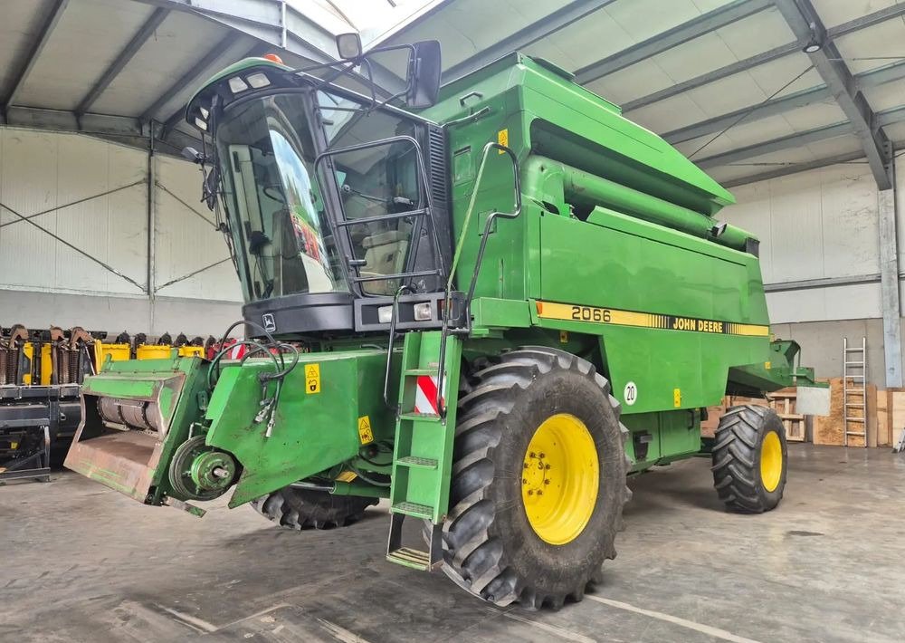 John Deere 2066 - Kombájn: 3 kép. John Deere 2066 - Kombájn: 3 kép.