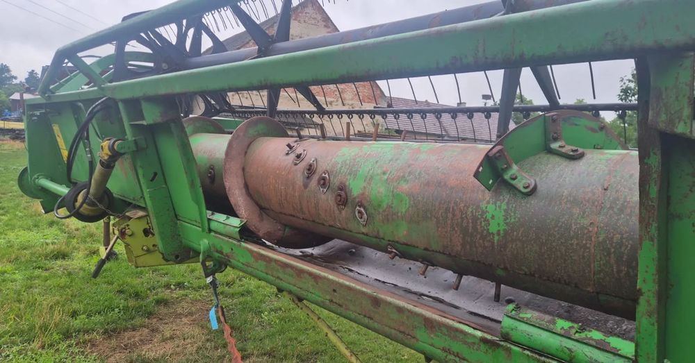 John Deere 922 - Kombájn adapter: 3 kép. John Deere 922 - Kombájn adapter: 3 kép.