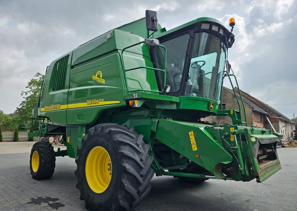 John Deere Wts 9640 HillMaster II - Kombájn: 2 kép. John Deere Wts 9640 HillMaster II - Kombájn: 2 kép.