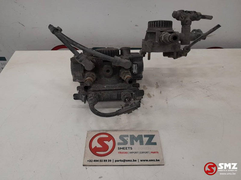 Iveco Occ EBS achterasmodulator Iveco - Alkatrész - Teherautó: 2 kép. Iveco Occ EBS achterasmodulator Iveco - Alkatrész - Teherautó: 2 kép.