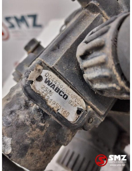 Mercedes-Benz Occ remkrachtregelaar + ABS magneetventiel vooras - Alkatrész - Teherautó: 4 kép. Mercedes-Benz Occ remkrachtregelaar + ABS magneetventiel vooras - Alkatrész - Teherautó: 4 kép.