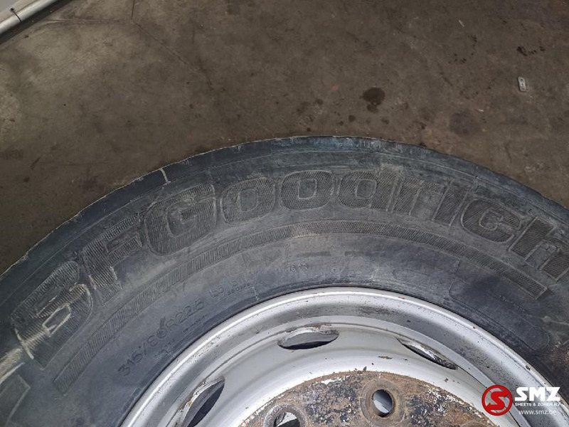 BFG Occ vrachtwagenband 315/80R22.5 156/150K BF Goodri - Gumiabroncs - Teherautó: 3 kép. BFG Occ vrachtwagenband 315/80R22.5 156/150K BF Goodri - Gumiabroncs - Teherautó: 3 kép.