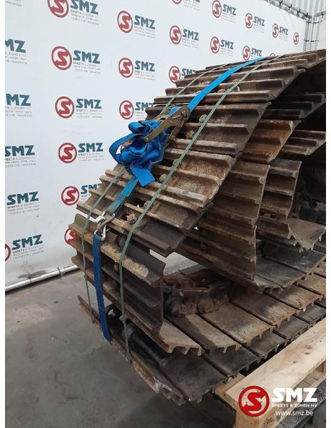 Caterpillar Occ track shoe 60 cm Caterpillar - Keret/ Alváz - Teherautó: 3 kép. Caterpillar Occ track shoe 60 cm Caterpillar - Keret/ Alváz - Teherautó: 3 kép.