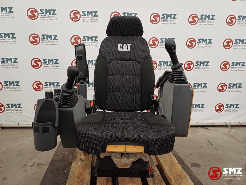 Caterpillar Seat complete Caterpillar - Fülke és belső tér - Anyagmozgató gép: 1 kép. Caterpillar Seat complete Caterpillar - Fülke és belső tér - Anyagmozgató gép: 1 kép.