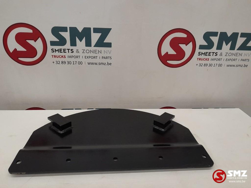 Caterpillar Swivel guard steel plate Caterpillar - Keret/ Alváz - Anyagmozgató gép: 4 kép. Caterpillar Swivel guard steel plate Caterpillar - Keret/ Alváz - Anyagmozgató gép: 4 kép.